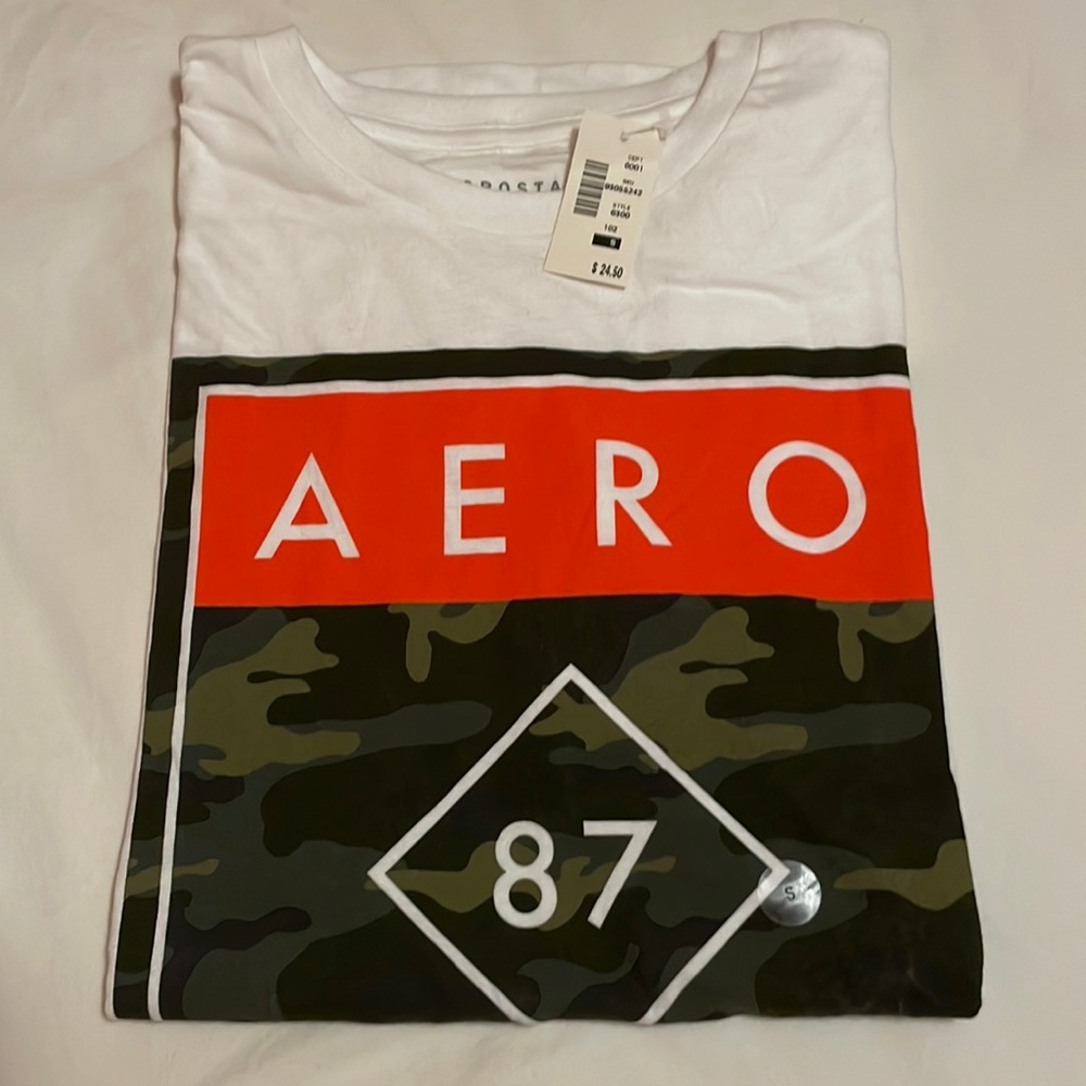 Aeropostale graphic t-shirt • Size S (small)